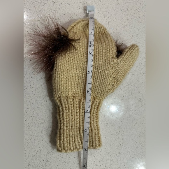 đKids Lion Knit Mittensđ - Picture 3 of 4